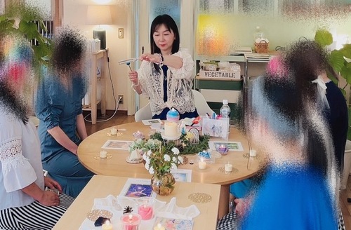 銀座で人気の占い師Yuna|スピリチュアルお茶会